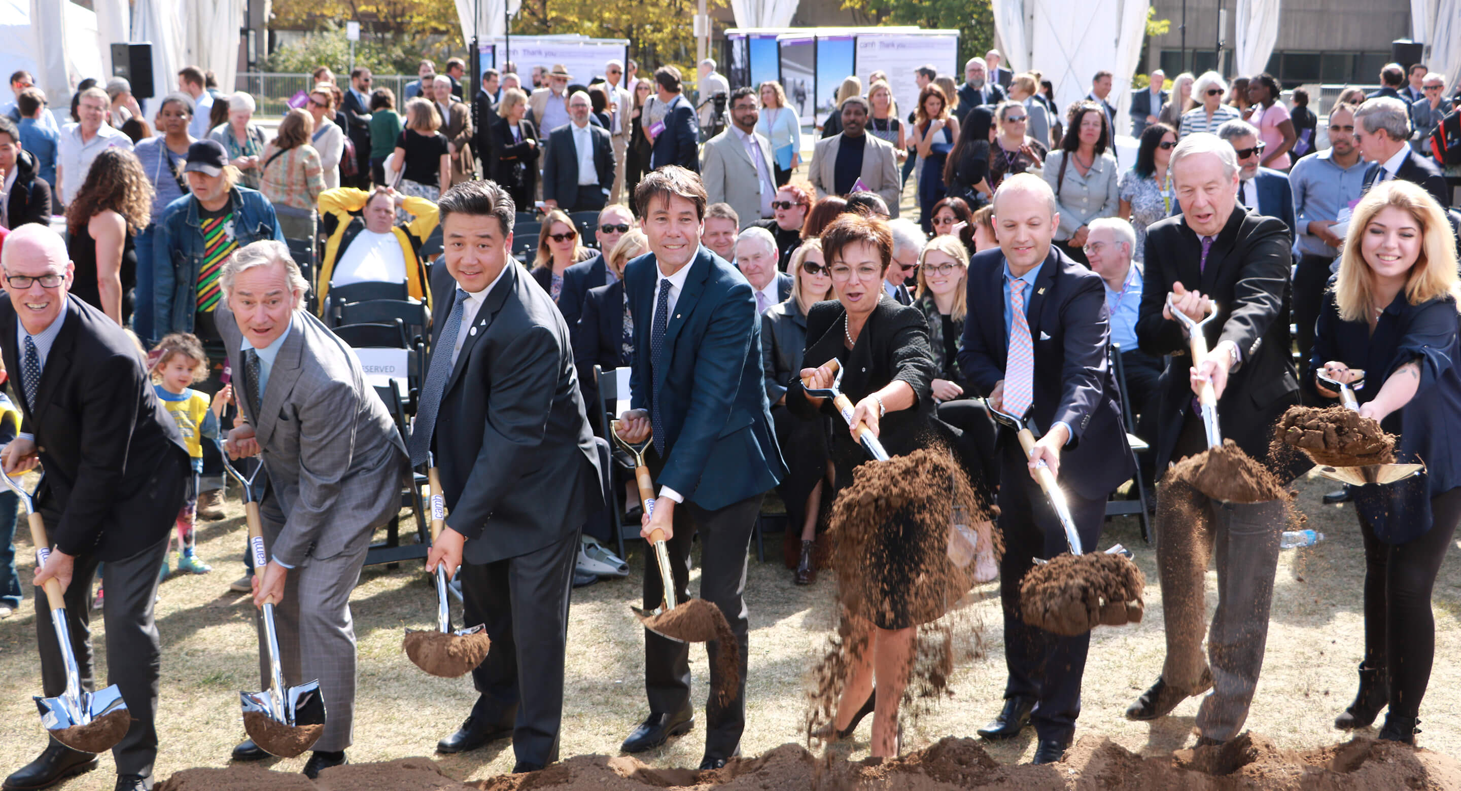 Première pelletée de terre pour la prochaine phase du projet de réaménagement de CAMH