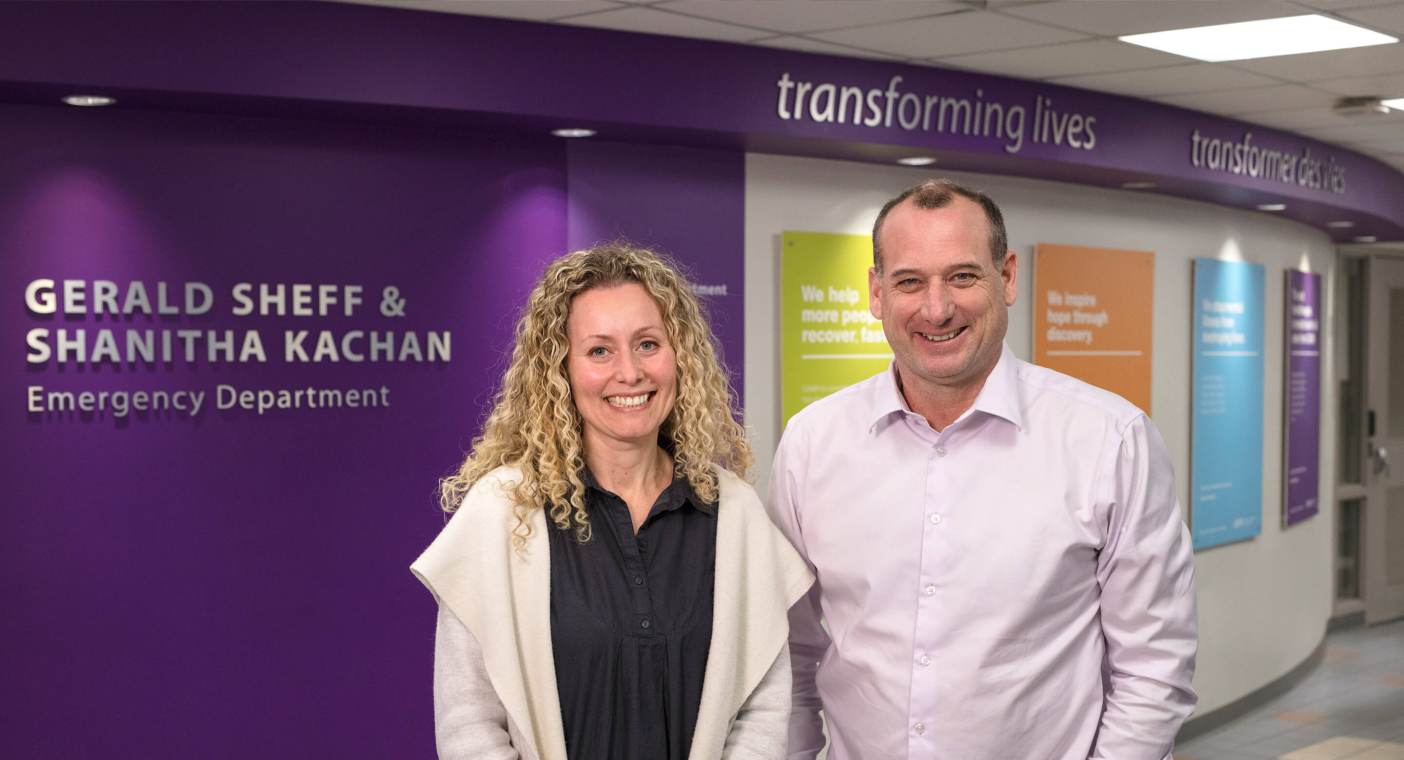 La Dre Brittany Poynter, clinicienne-chef du Service d’urgence de CAMH, et Charlie Cummings.