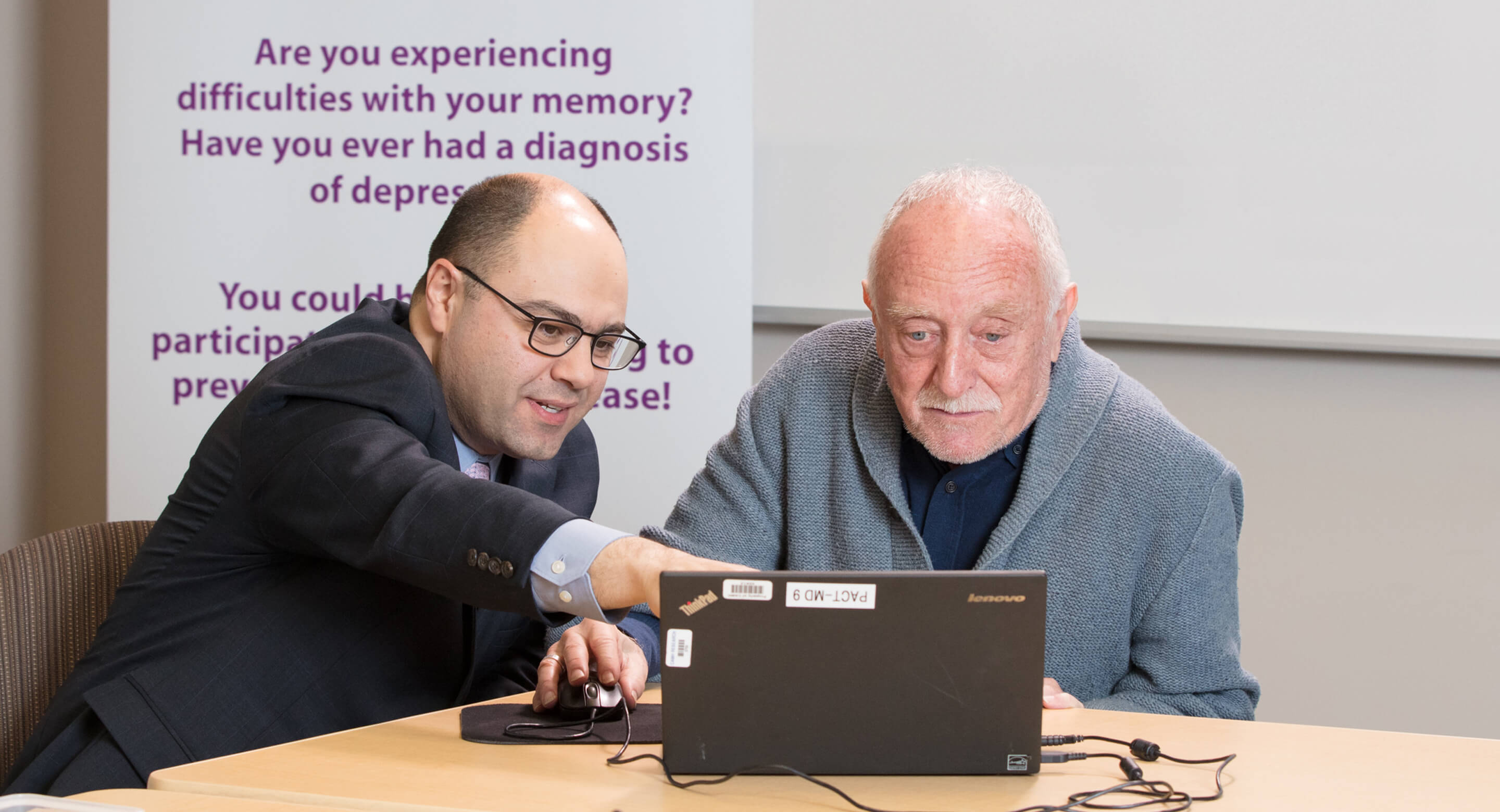 Le Dr Tarek Rajji travaille avec Ron Singer, qui participe à l’étude PACt-MD.