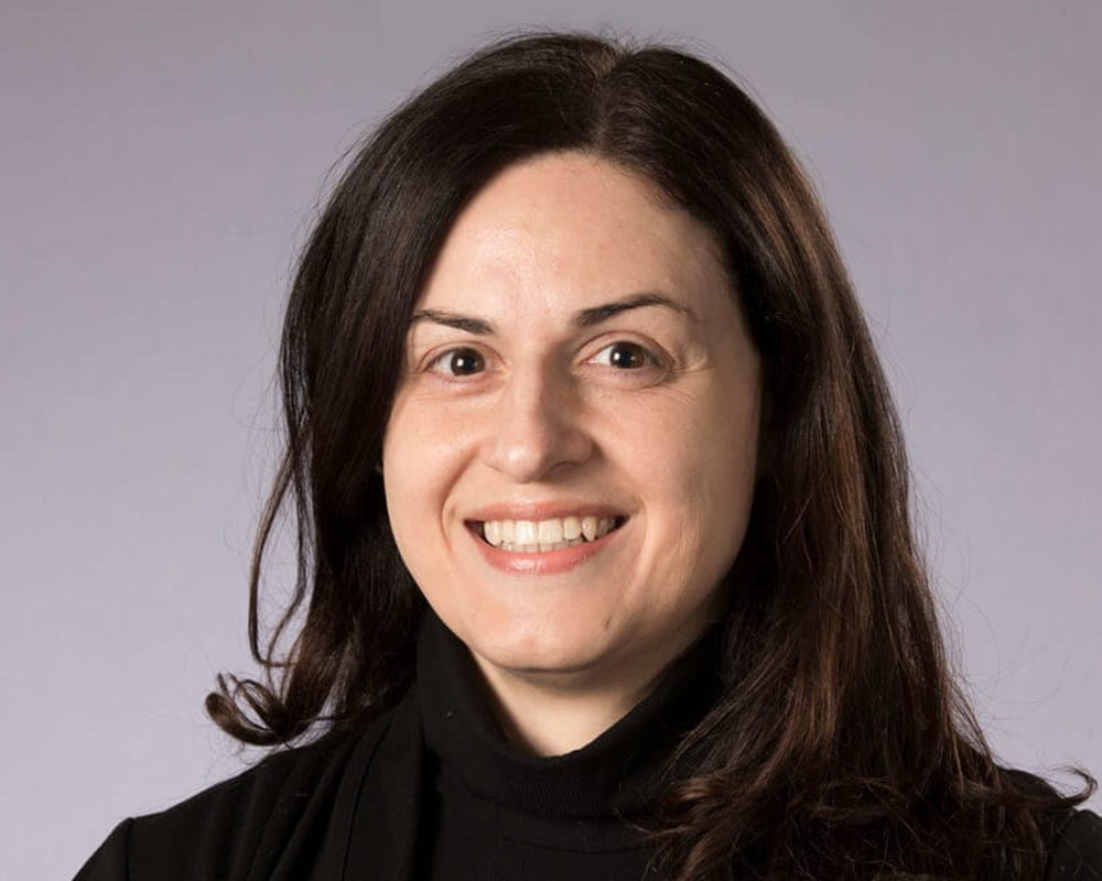 Dr. Claire de Oliveira