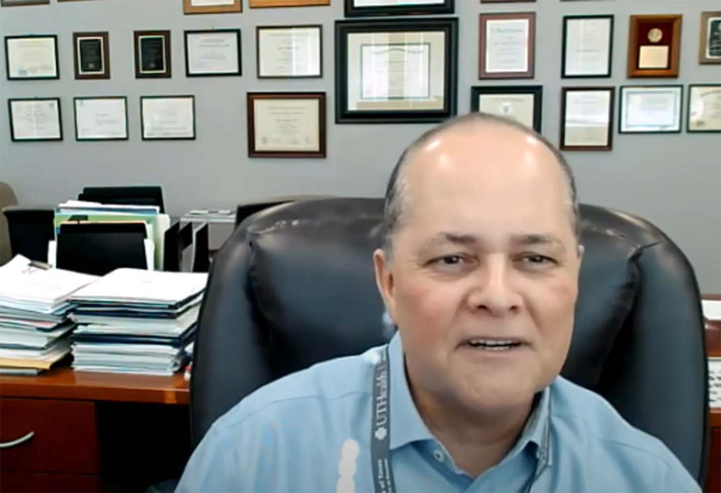 Dr. Jair Soares presenting virtually